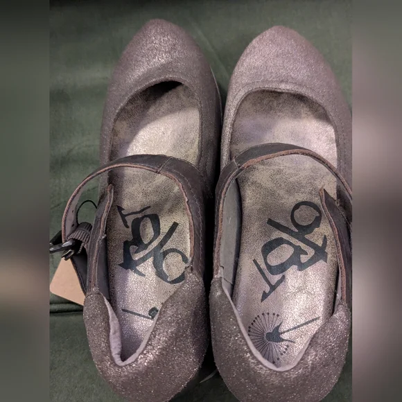 Elegant OTBT Metallic Mary Jane Wedges Size 8 - Picture 4 of 6